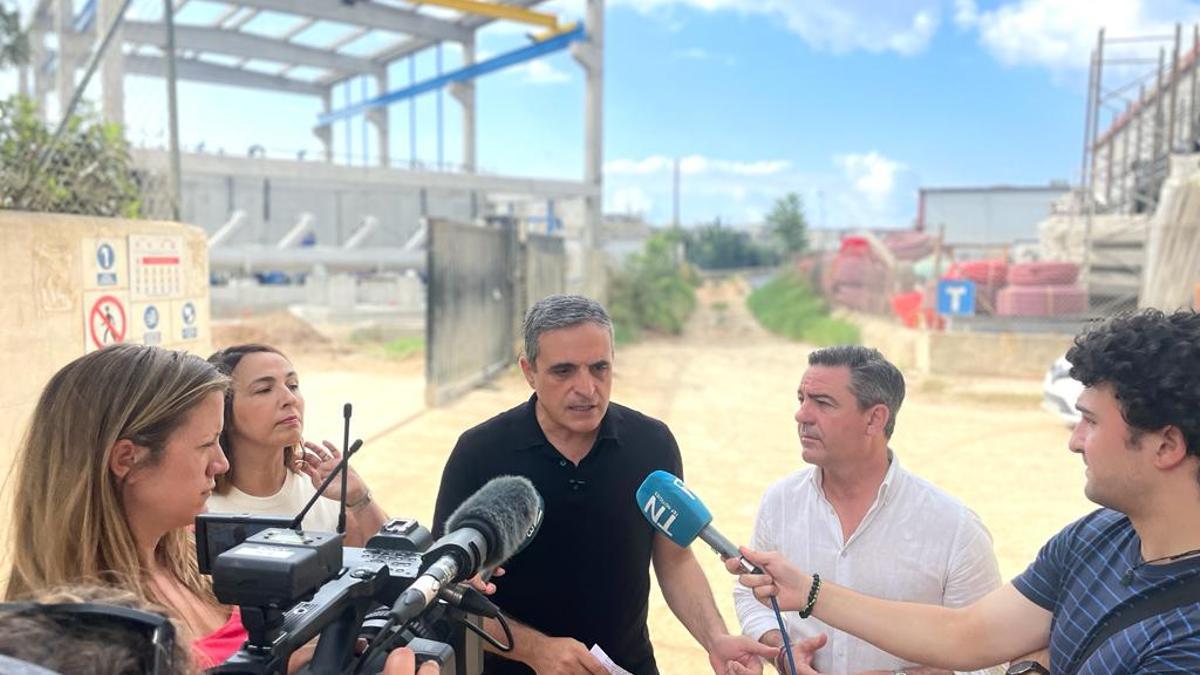 Marí Bosó da declaraciones en las instalaciones de la depuradora de Ibiza