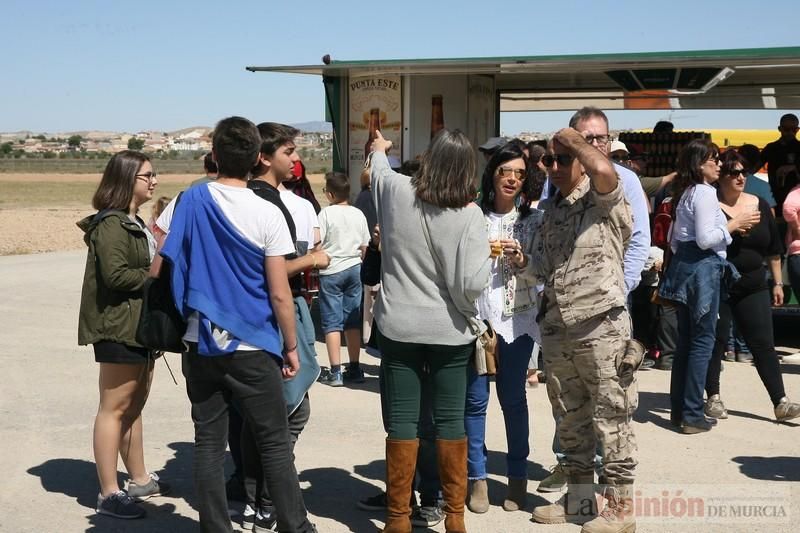 Exhibición de paracaidismo en la Base Aérea de Alcantarilla