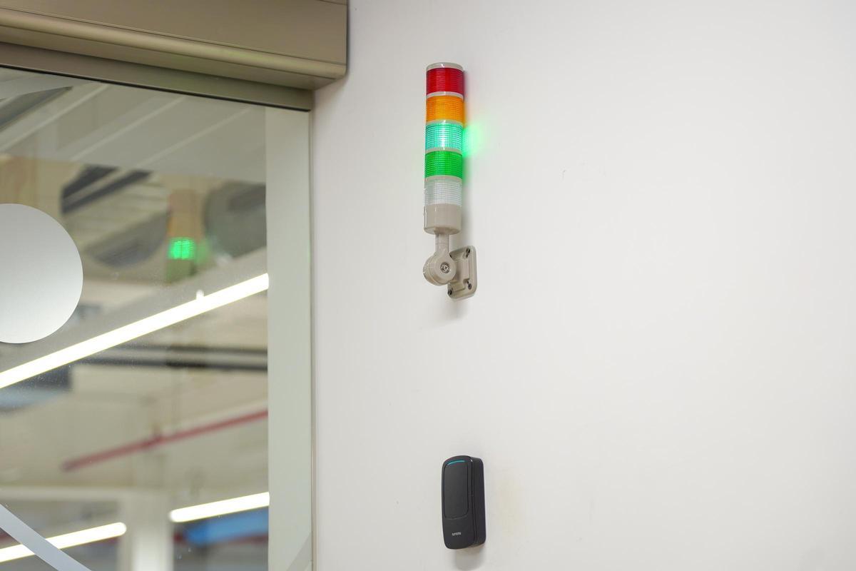 Baliza que indica el nivel de alerta en el centro donde S2 monitoriza las ciberamenazas.