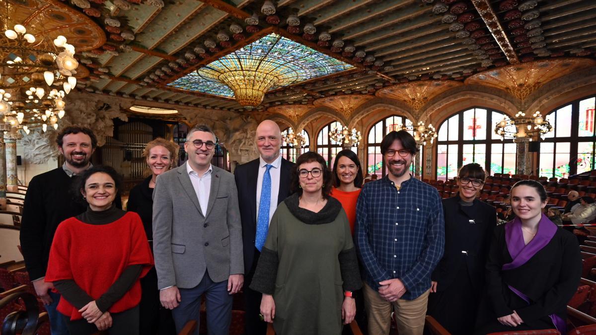 Foto de familia del equipo del Palau de la Música implicado en el popular Concert de Sant Esteve.