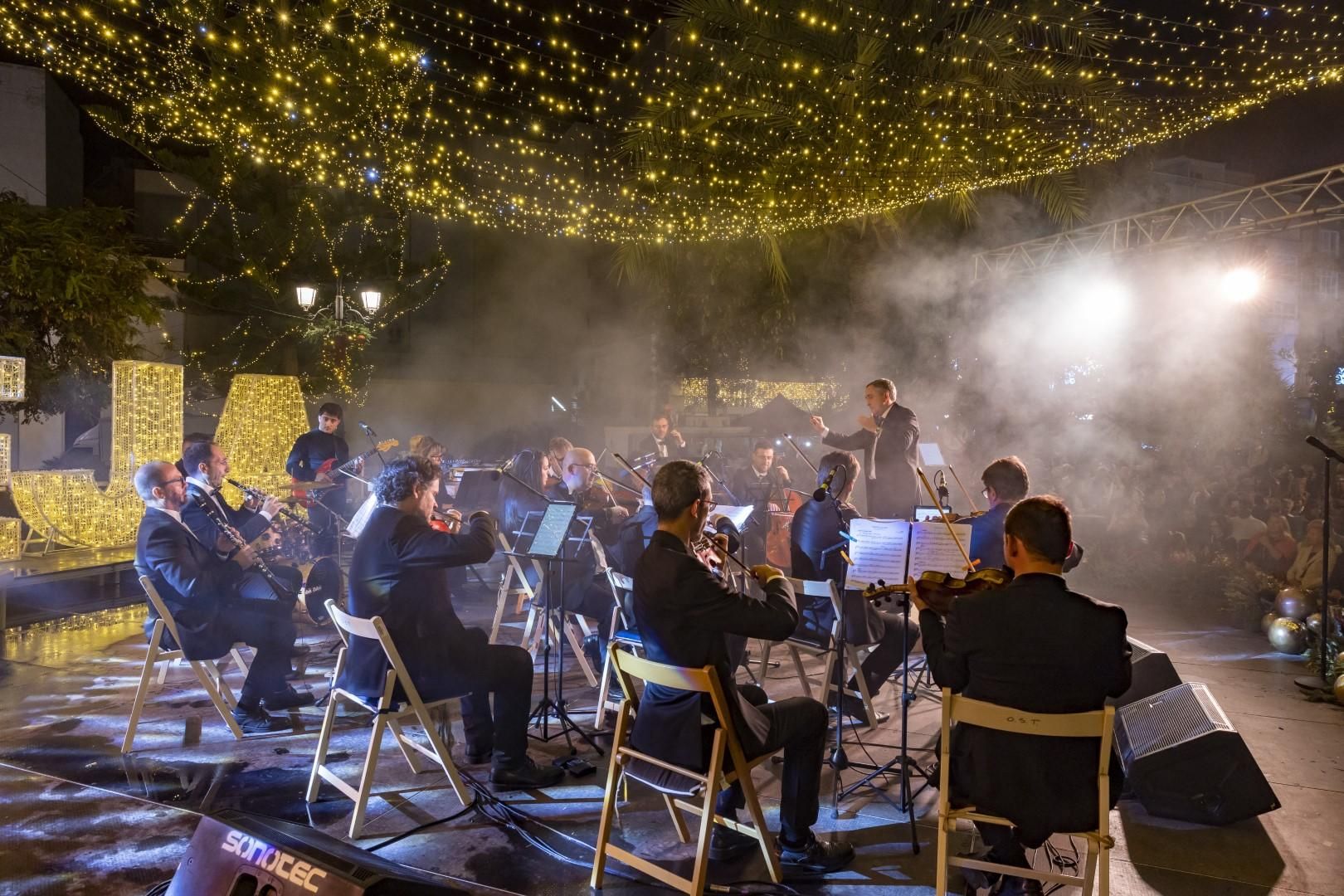 La fiesta de encendido del alumbrado especial de fiestas patronales y Navidad de Torrevieja, en imágenes