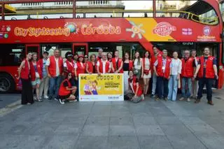 Promoción del sorteo del oro de Cruz Roja en Córdoba