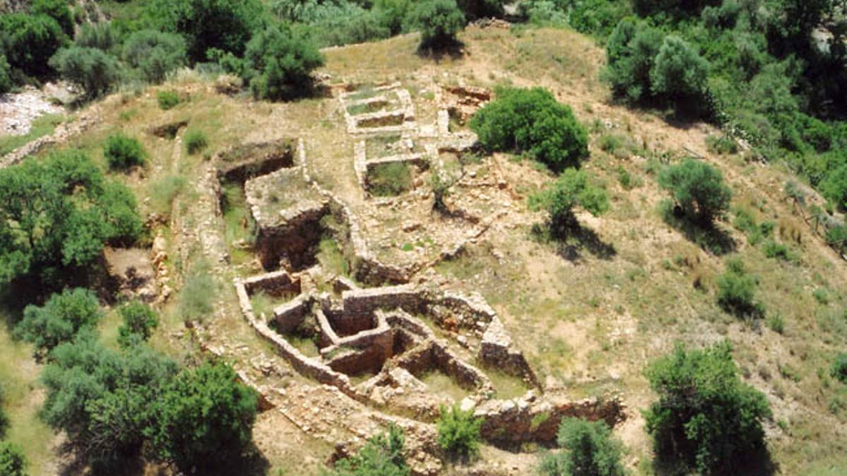 El Torrelló del Boverot, junto a la autovía CV-10, ocupa unos 2.200 metros cuadrados y es uno de los yacimientos más importantes del arco mediterráneo.