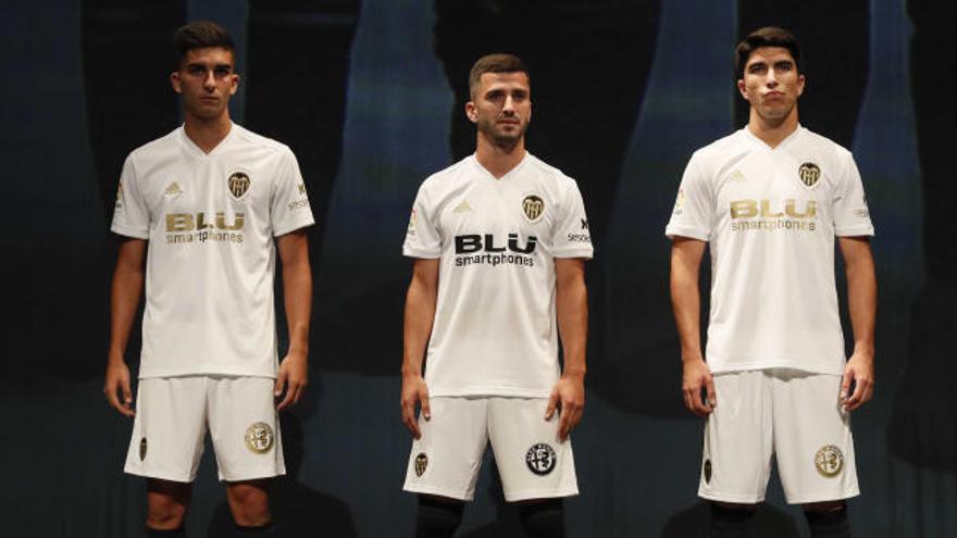 Valencia CF Uniforme Centenario: El Valencia CF recupera el blanco para el