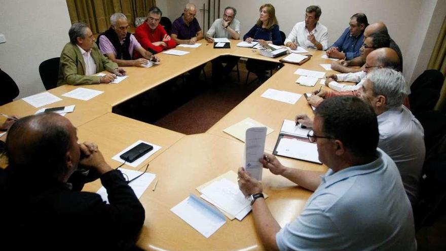 Reunión del Consejo Rector de la Junta Pro Semana Santa, ayer noche.