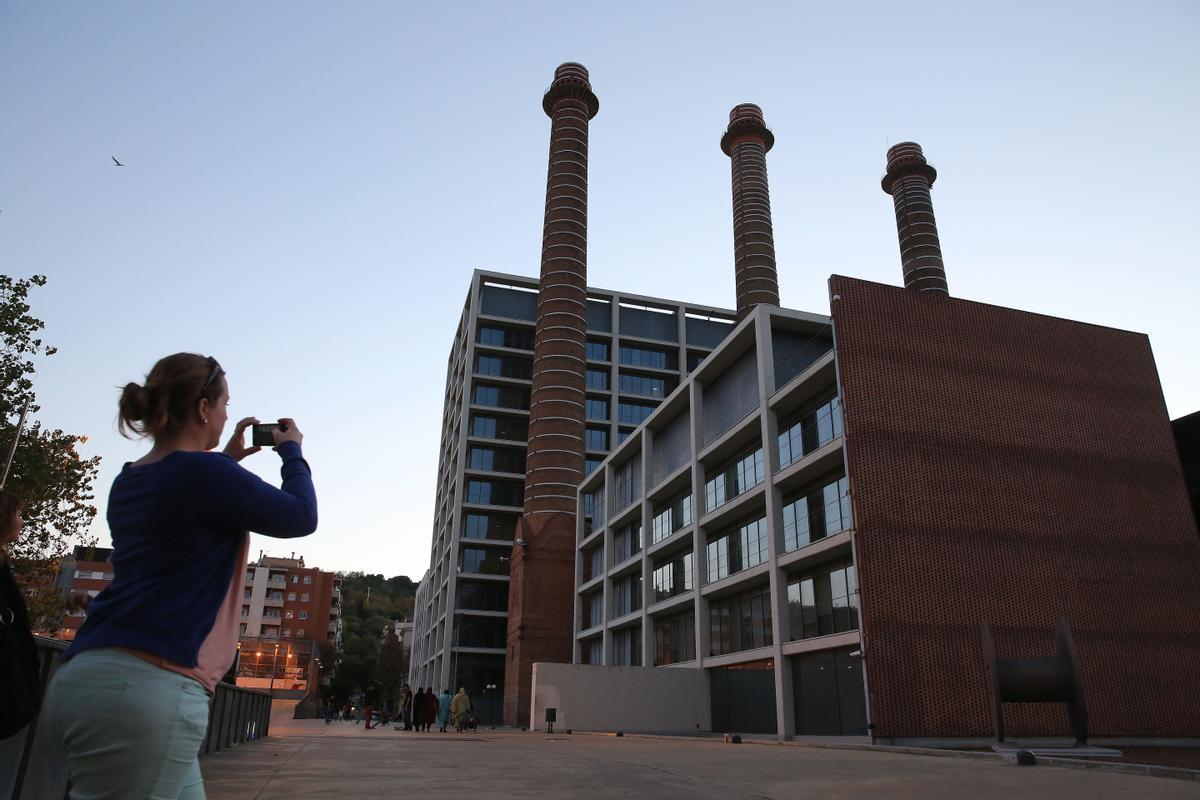 Bloqueig a la vista en la reforma de les Tres Xemeneies del Paral·lel