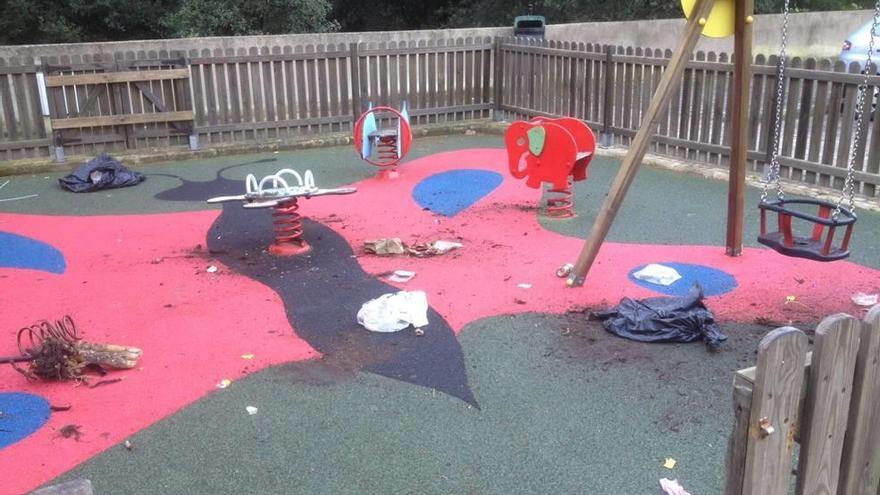 Acto vandálico en un parque infantil de Canyamel