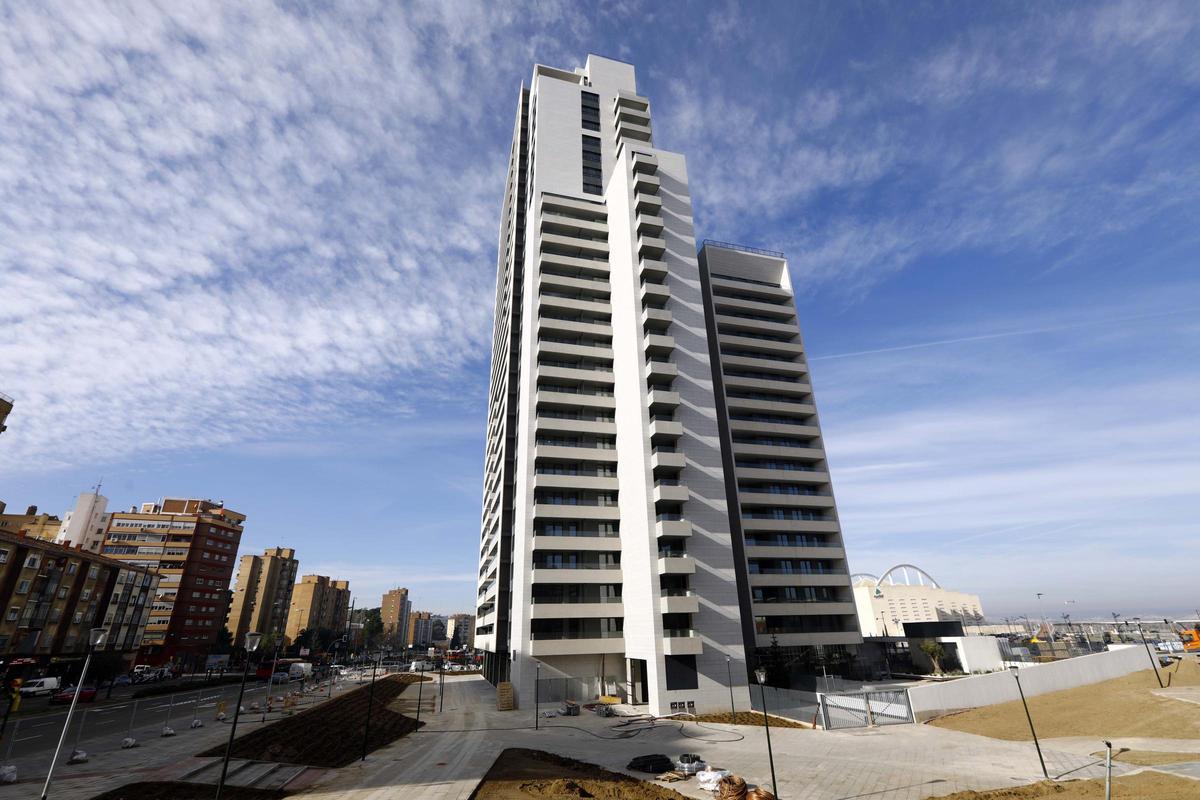 Torre Zaragoza, el primer rascacielos en la ciudad.