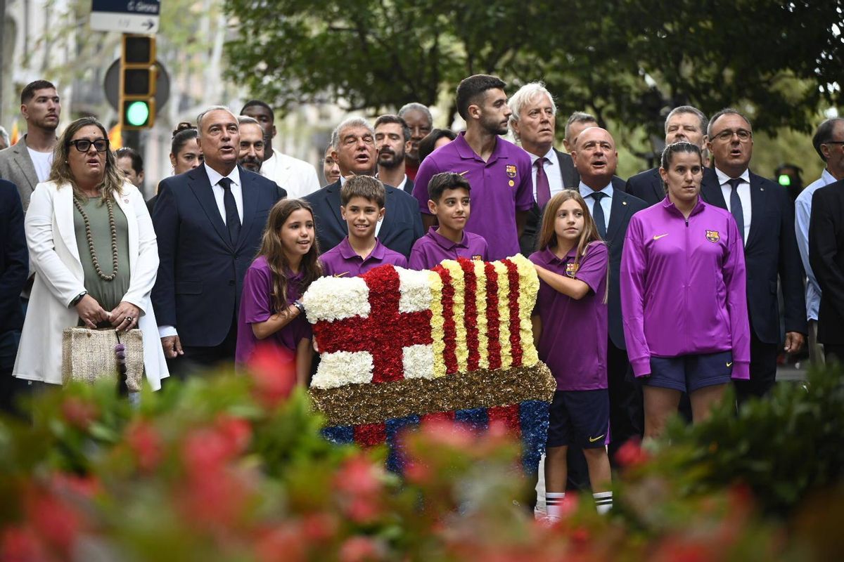 Diada de Catalunya: Ofrenda floral en el monumento a Rafael Casanova