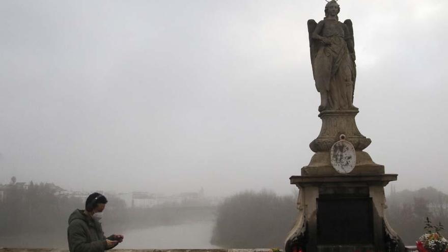 Córdoba bajo la niebla, en una imagen de archivo.