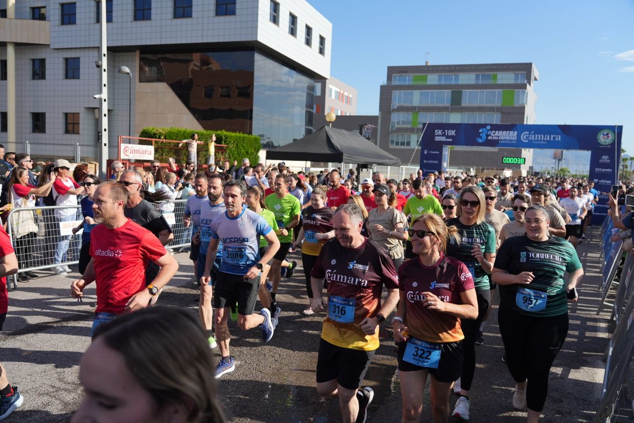 Búscate en las fotos de la Carrera de las Empresas en Castellón