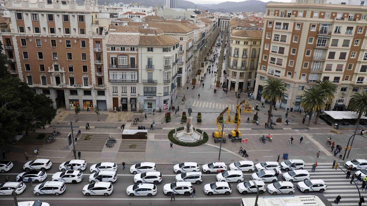 La protesta de los taxistas malagueños por los "abusos" de las aseguradoras 