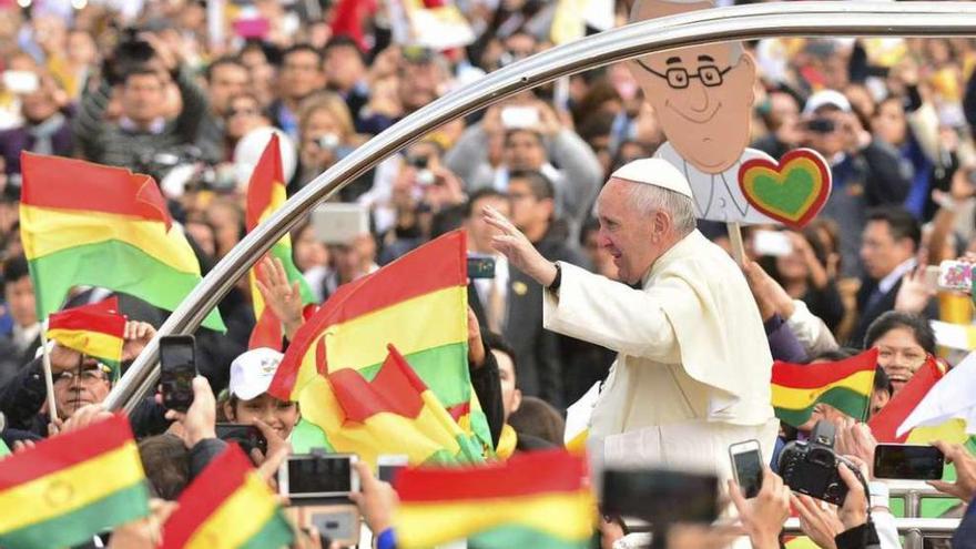 El Papa en su visita a Bolivia. // Efe