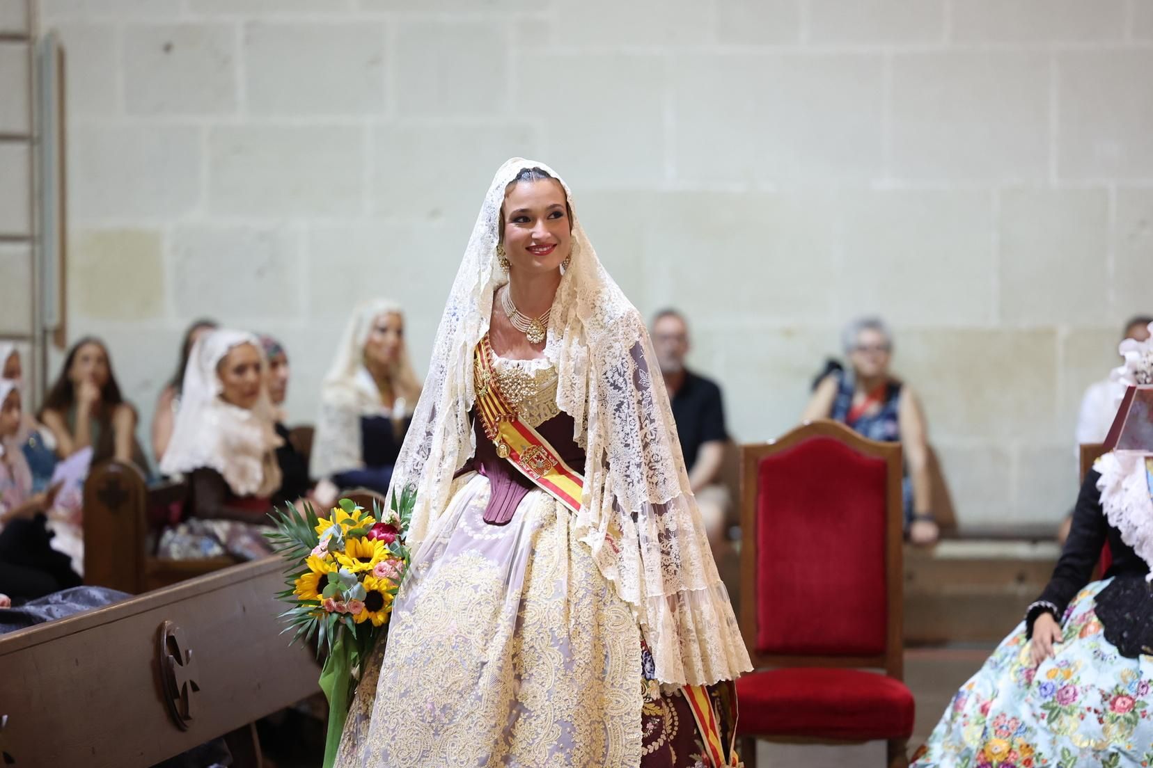 Berta y la corte completan la Ofrenda de Alicante