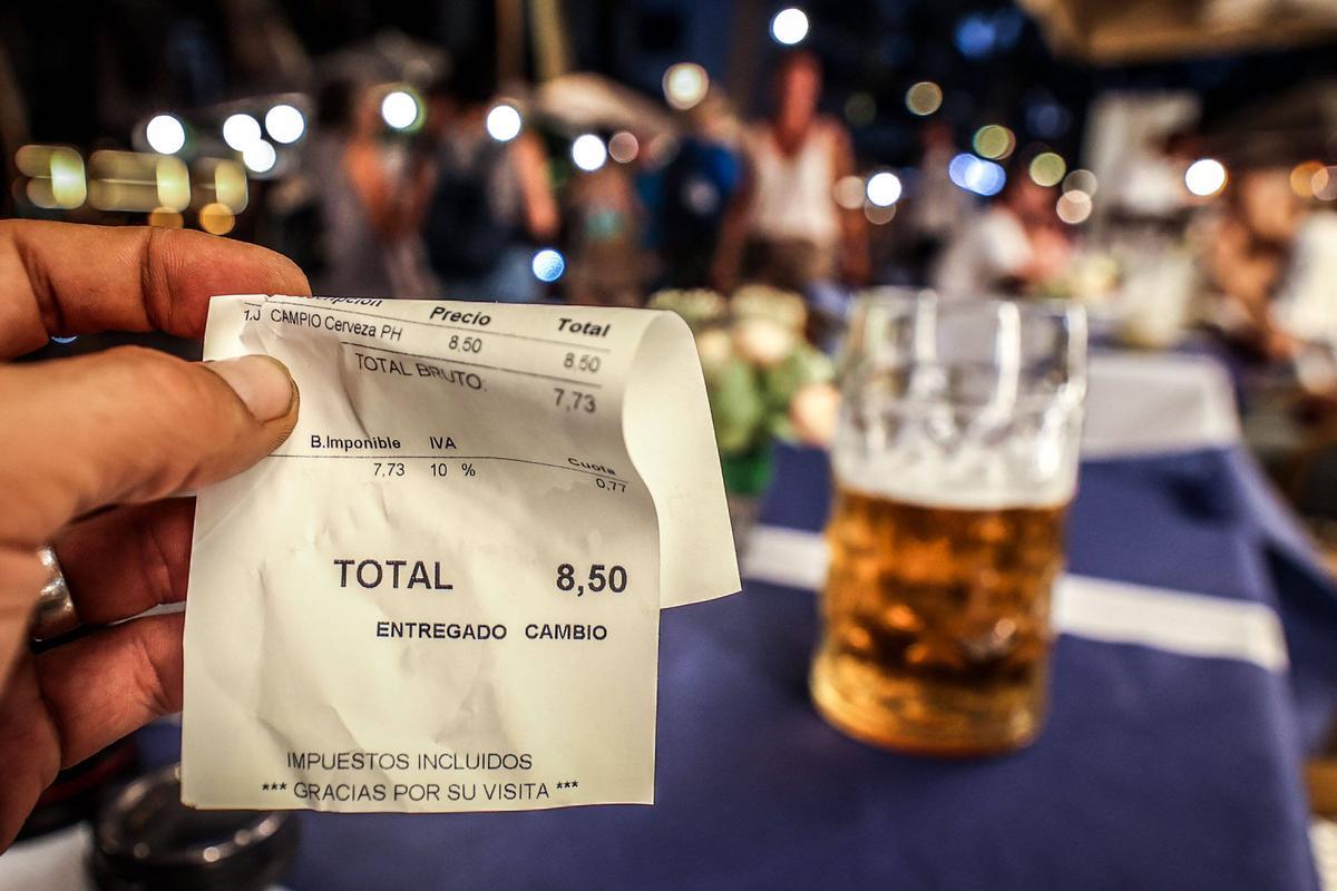Una jarra de cerveza a 8,5 euros en la Rambla.