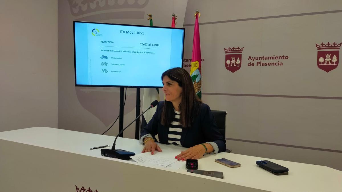 La edil Belinda Martín presenta una ITV privada para este verano en el ferial.