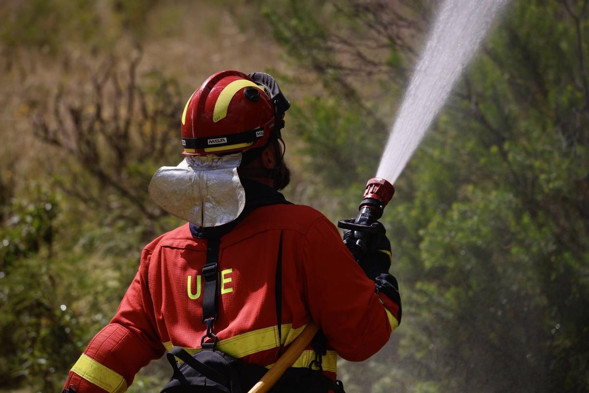 Alrededor de 200 efectivos ensayan todo tipo de escenarios en Cerro Muriano antes de los meses clave