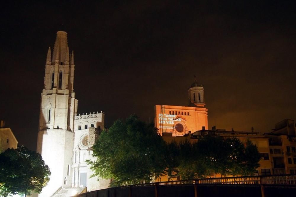 Acció reivindicativa dels CDR amb un mapping a la catedral de Girona