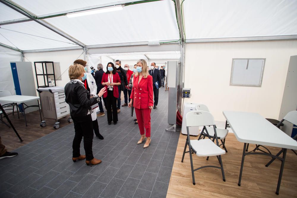 Visita de las conselleras de Sanitat y Justicia al hospital de campaña de La FE