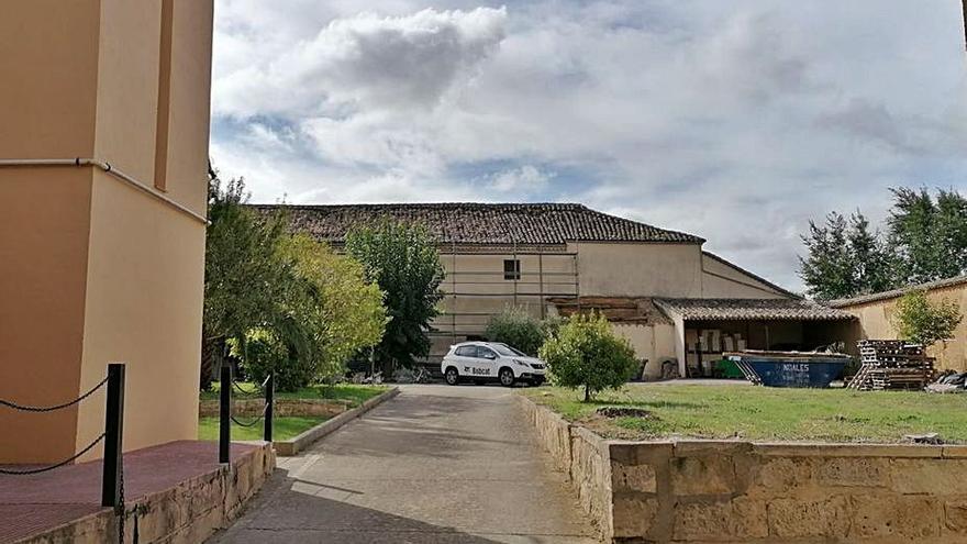 Edificio de las paneras, en el que se restaurarán las cubiertas. | M. J. C.