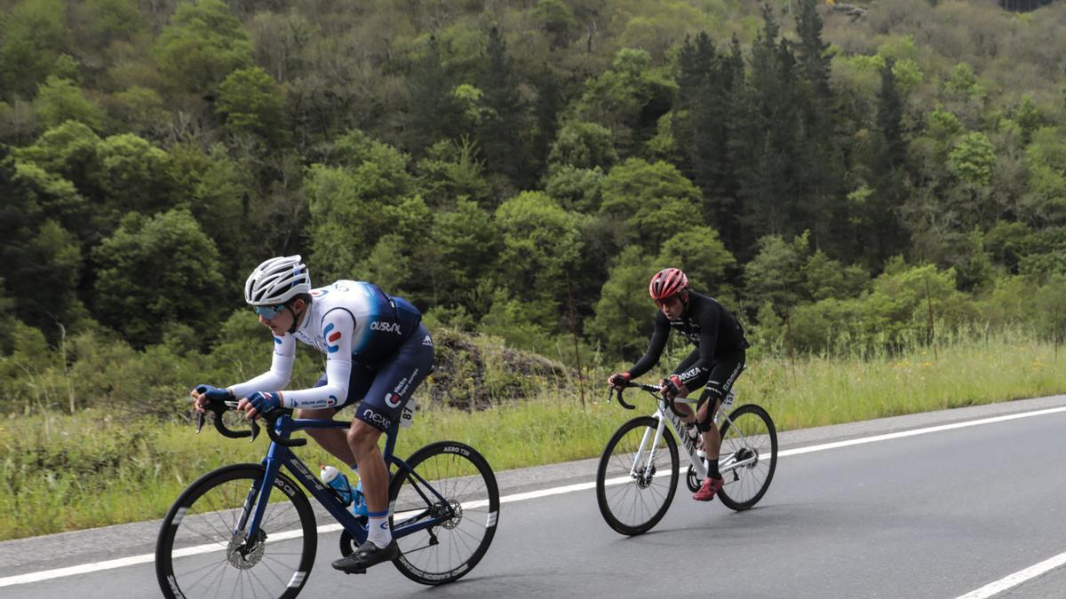 Las imágenes de la última etapa de la Vuelta a Asturias: crónica y reacciones