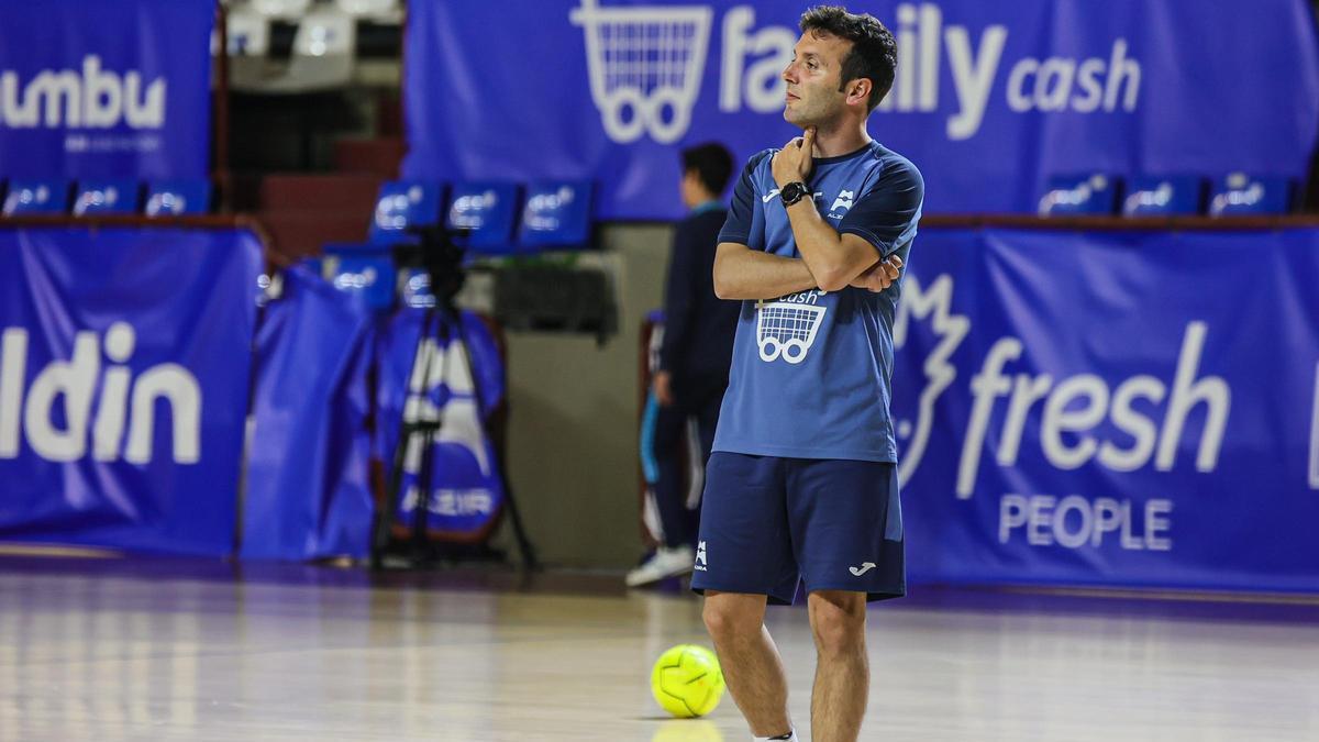 Jose Carlos Iñigo, el excapitán del Alzira FS, ejerce como segundo entrenador.