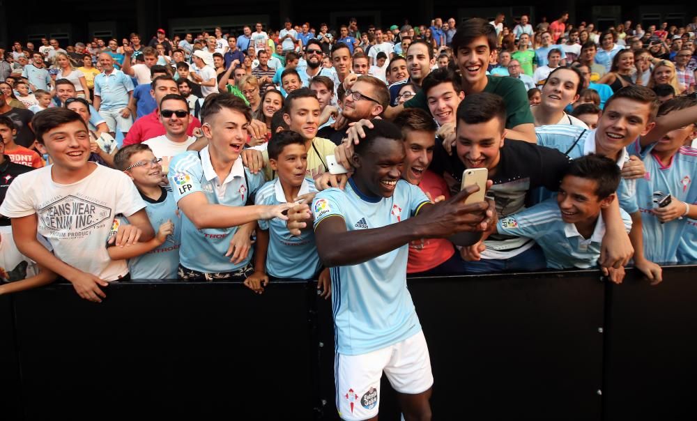 El jugador danés hizo su puesta de largo en Balaídos frente a 300 aficionados: "Elegí al Celta por su buen fútbol", dijo.