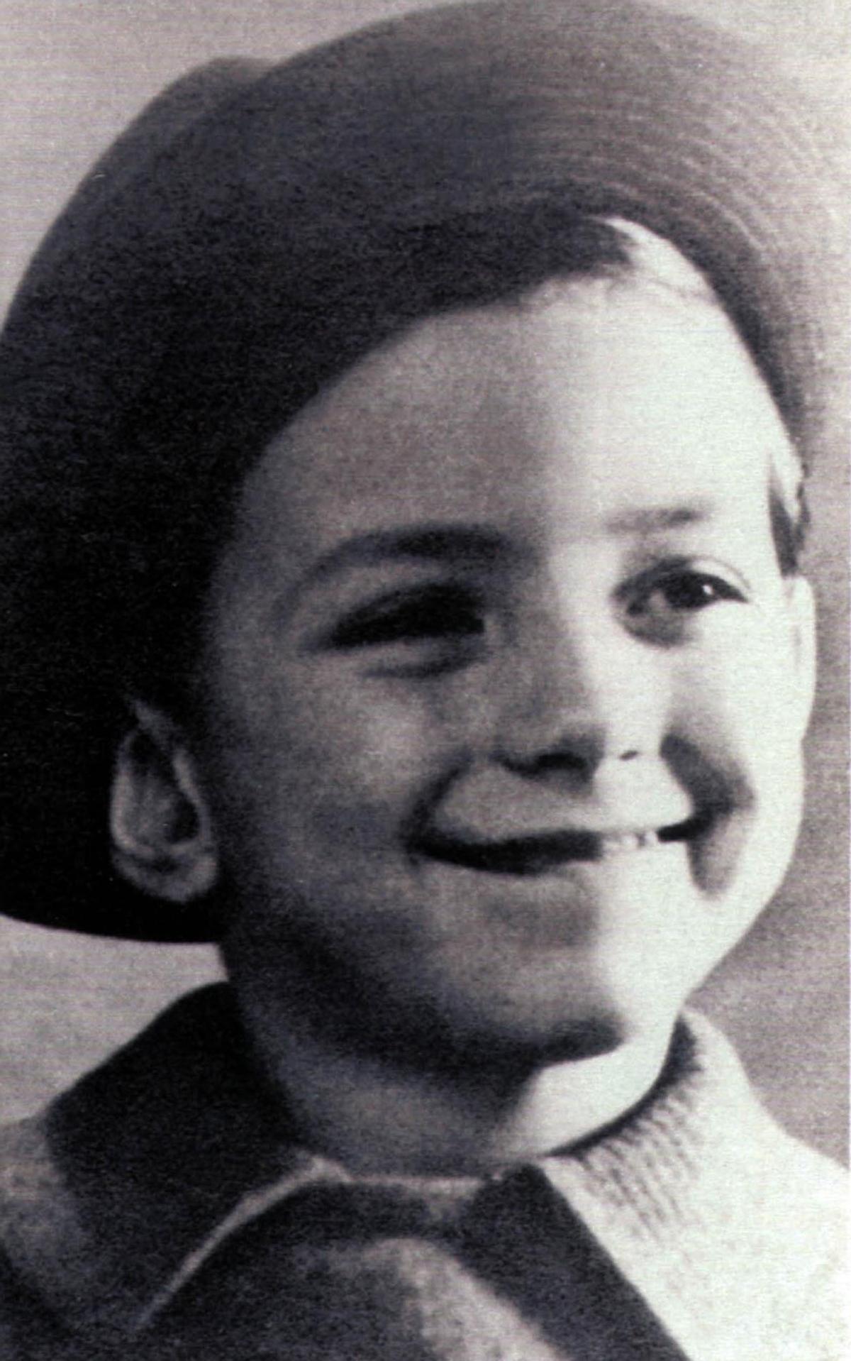 Silvio Berlusconi, de niño, en el año 1942.