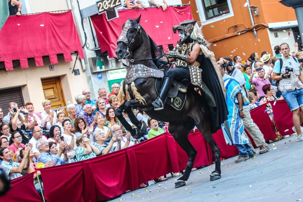 El municipio celebra el día de San Hipólito con los actos de la ofrenda, la presentación de armas y la procesión