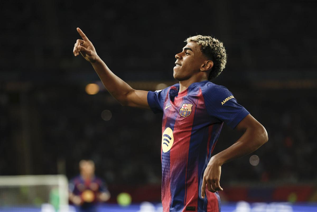 Lamine Yamal celebra su gol en Champions contra Olympiacos