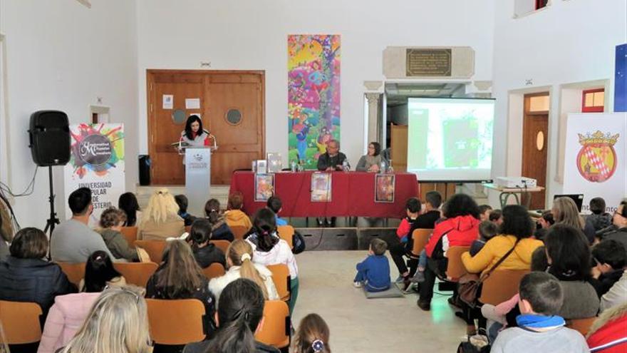 La presentación de ‘Libro de los infinitos cuentos’ congrega a decenas de familias