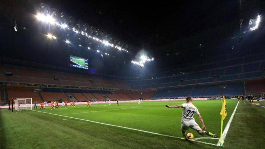 El Inter golea en un San Siro fantasmagórico