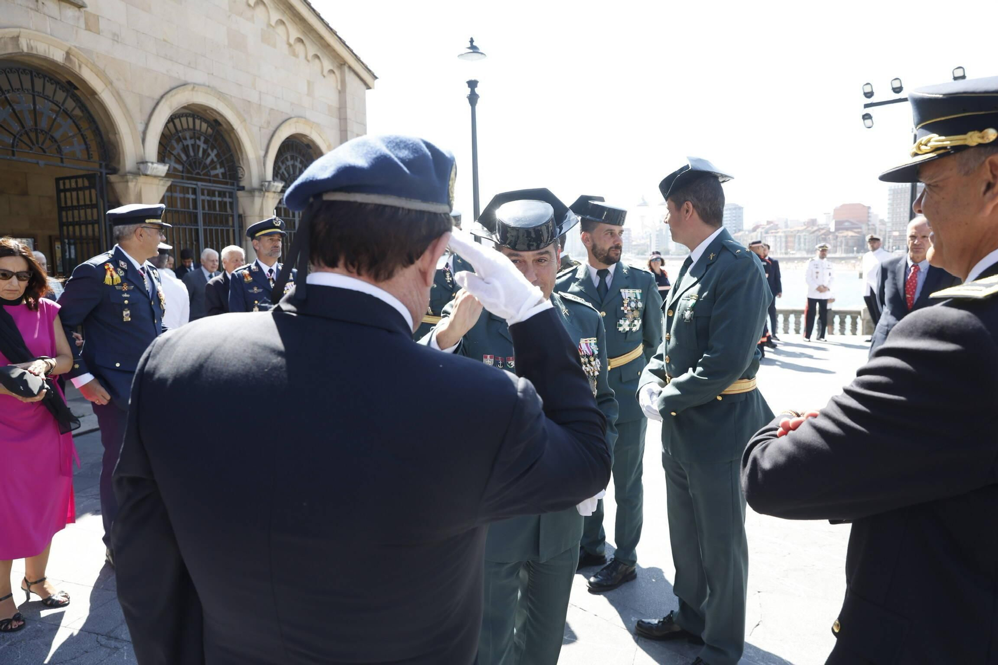 La misa con la Armada y la ofrenda floral del Carmen en Gijón, en imágenes