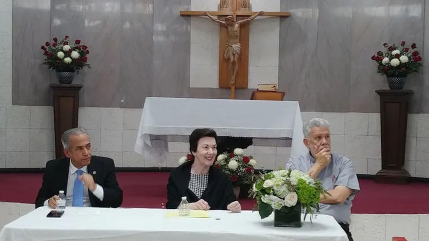 El padre Menéndez, un guardián de la asturianía en pleno corazón de Miami