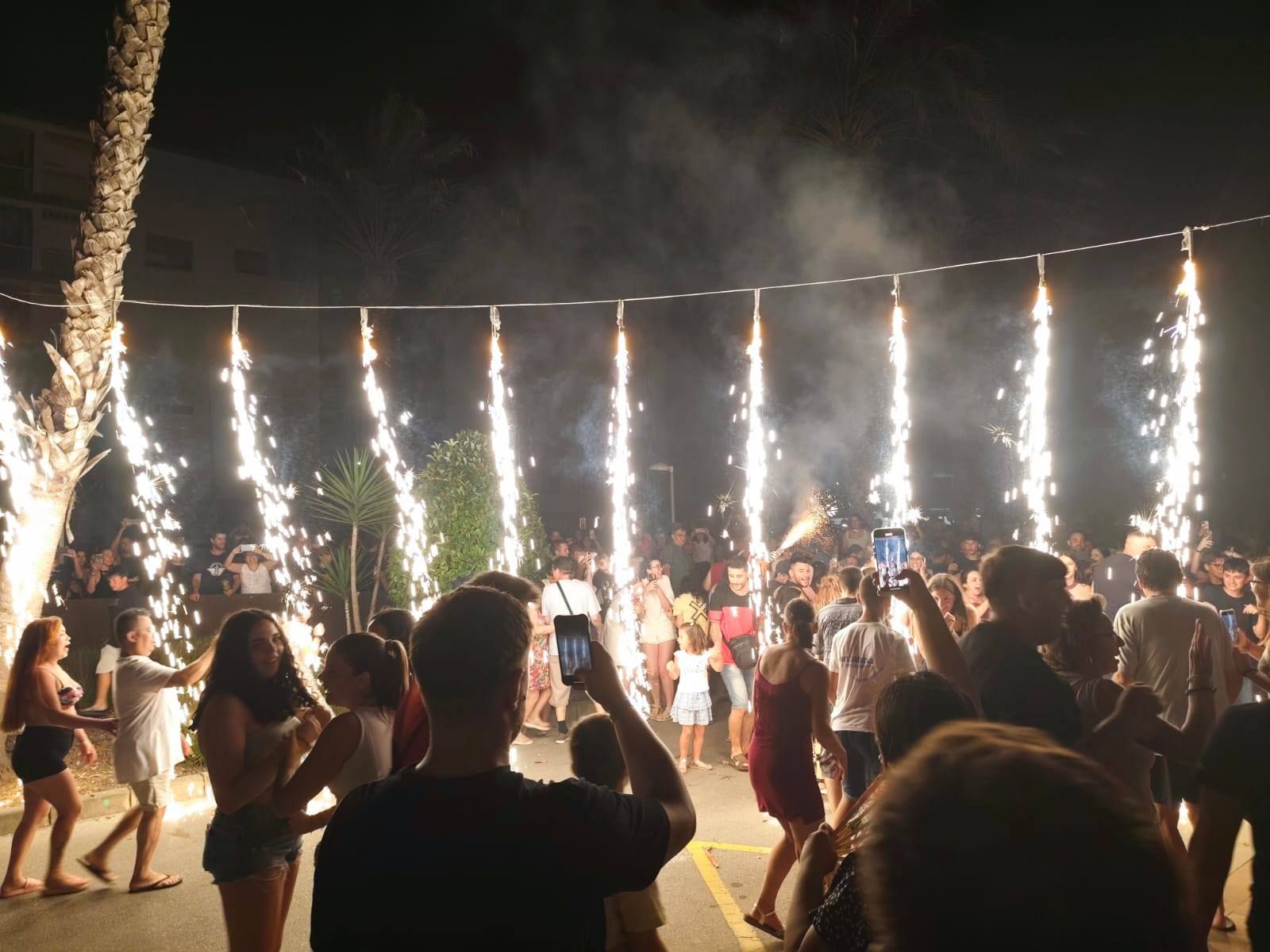 Así fue la noche de Sant Joan en la playa de Tavernes de la Valldigna