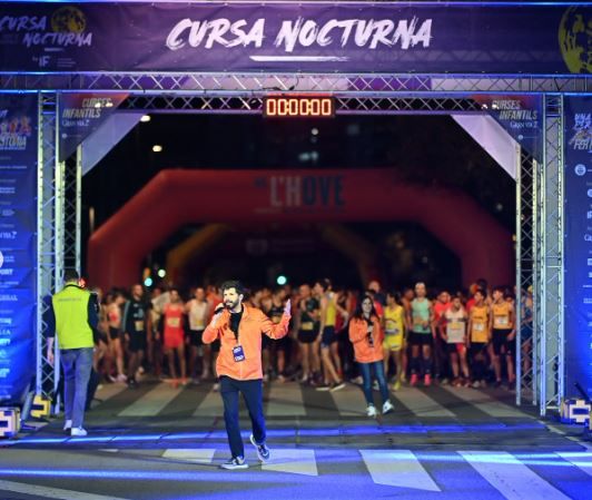 Una imagen de la Cursa Nocturna de L'Hospitalet 2025.