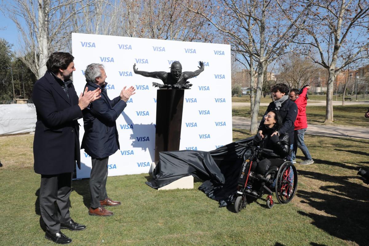 El emotivo instante en el que se descubrió la escultura