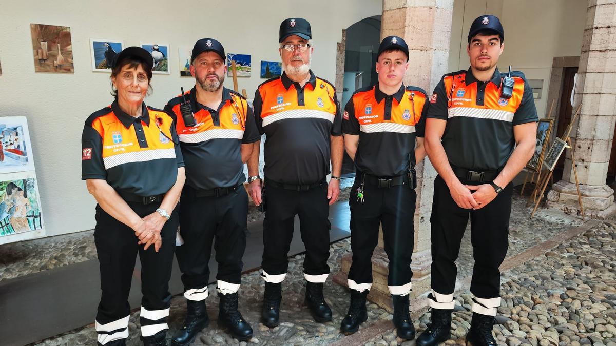 Mar Coto, Donato Velasco, Lepolodo Alonso, Pelayo de la Vega e Illán Fernández, miembros de Protección Civil de Grado.