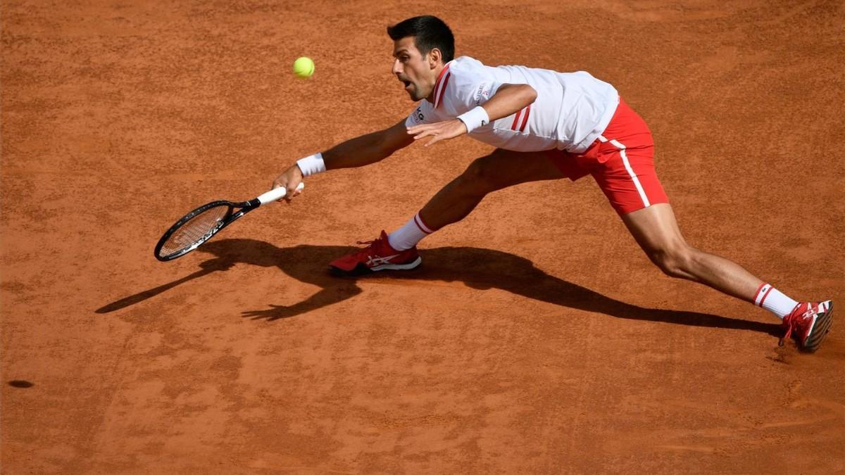 Djokovic corta el vuelo de Davidovich y se planta en cuartos