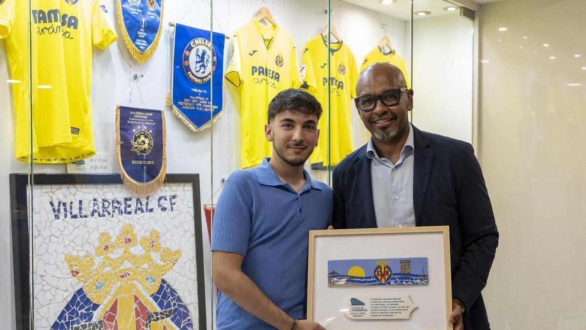 VILLARREAL BRAZALETE MONCOFA, Reportaje | El brazalete que llevó Moncofa al Villarreal CF: «Siempre estará en la historia del club»