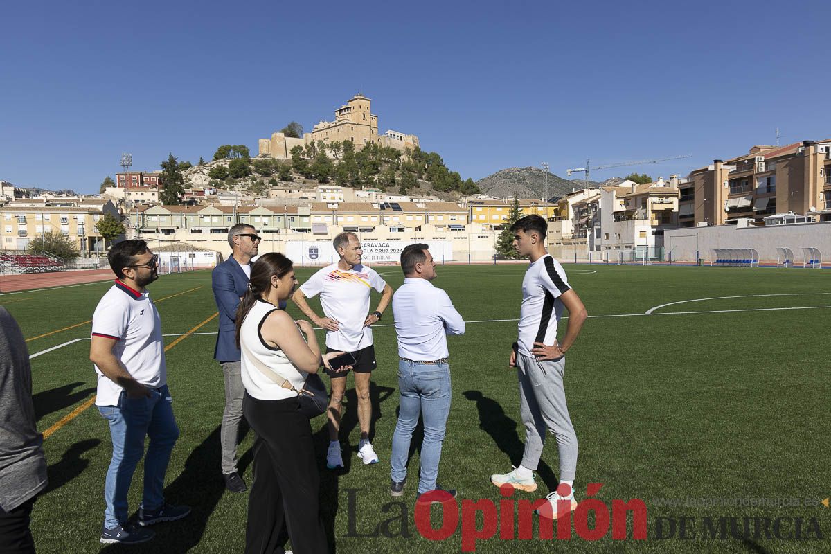 Abel Antón vistiba la Escuela Municipal de Atletismo de Caravaca