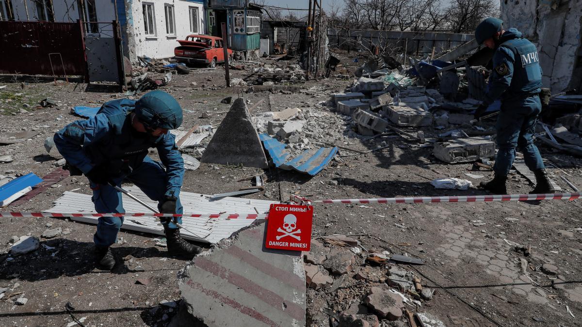La autoproclamada República Popular de Donetsk rescata un territorio en el centro de Volnovakha, Ucrania, el 11 de abril de 2022