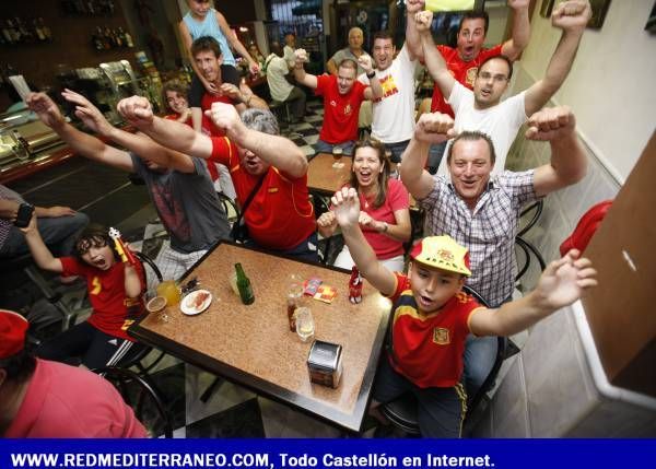 CASTELLÓN SUFRE Y DISFRUTA CON LA 'ROJA'