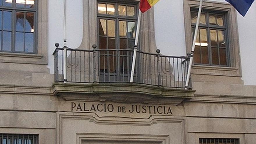 FACHADA DE LA AUDIENCIA PROVINCIAL DE PONTEVEDRA.