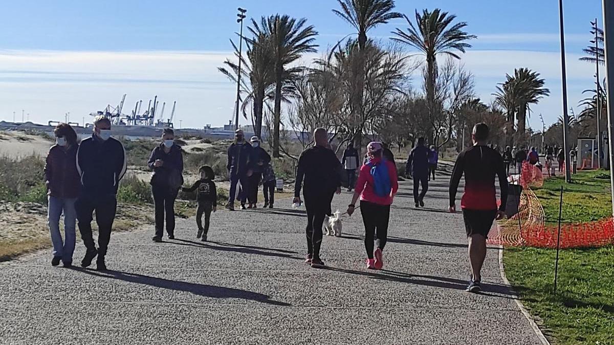 La mascarilla también es obligatoria ya para hacer deporte al aire libre