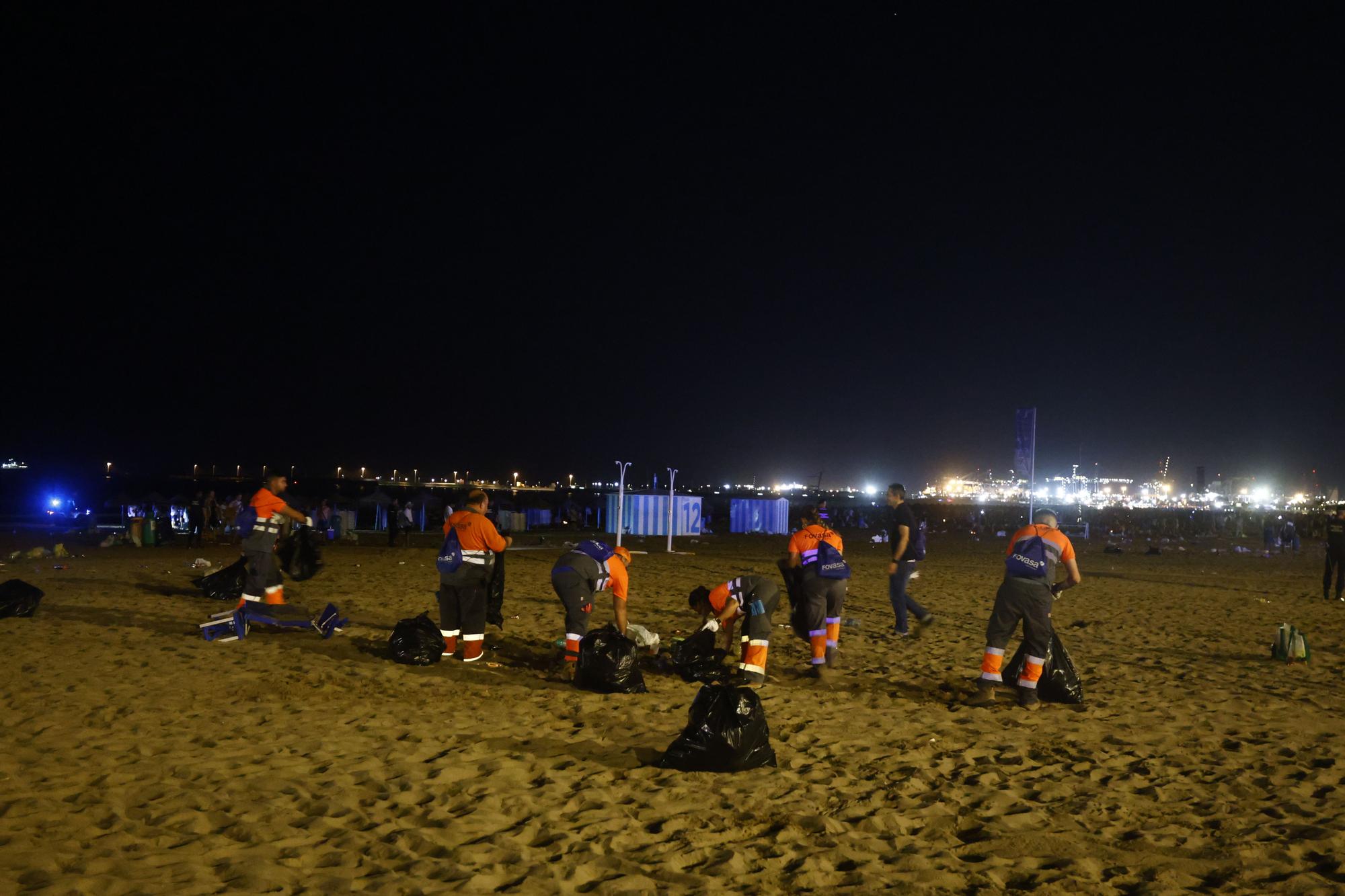 Así fue el desalojo y la limpieza tras la noche de San Juan