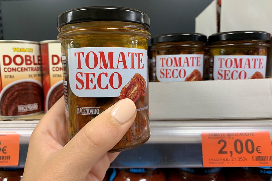 Tomate seco hidratado, con aceite y especiado, en el lineal de Mercadona.