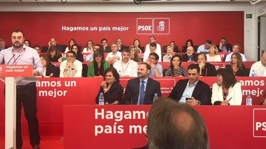 Barbón asegura que todos los socialistas asturianos apoyan la moción de censura