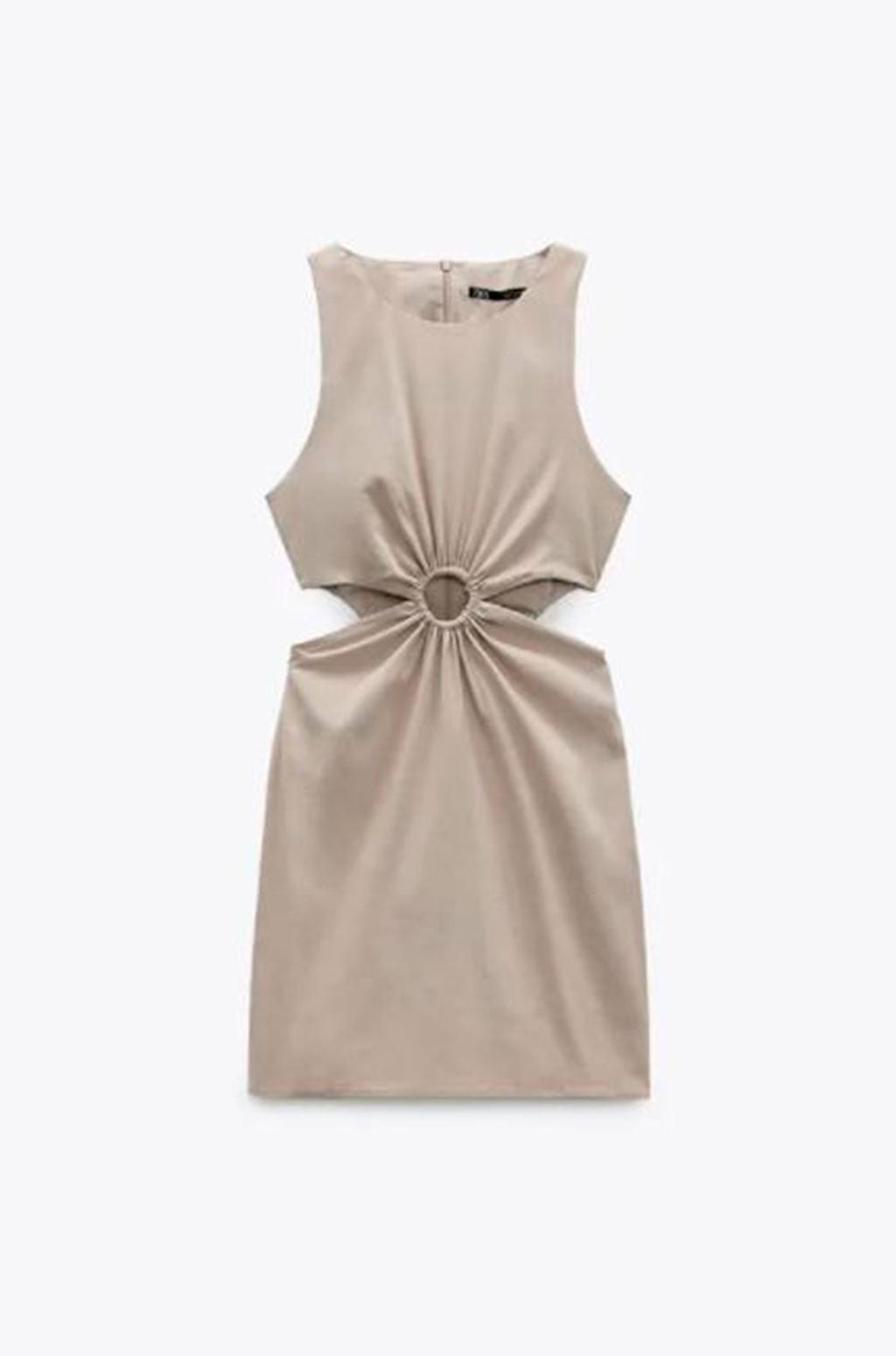 Vestido 'cut out' de Zara (precio: 25,95 euros)