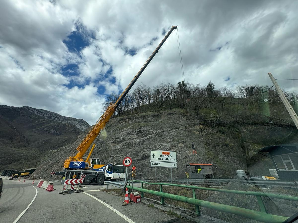 El arreglo de un argayo en Tanes.